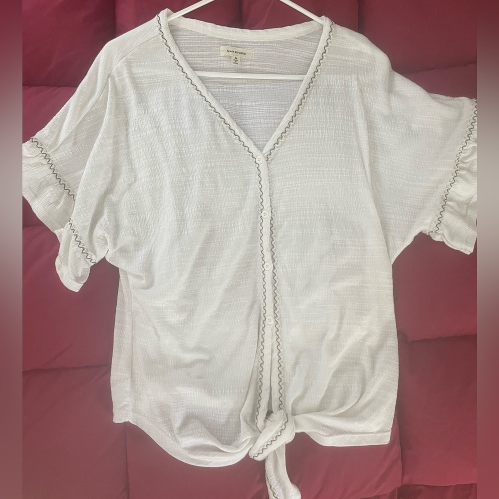 V-neck soft shirt